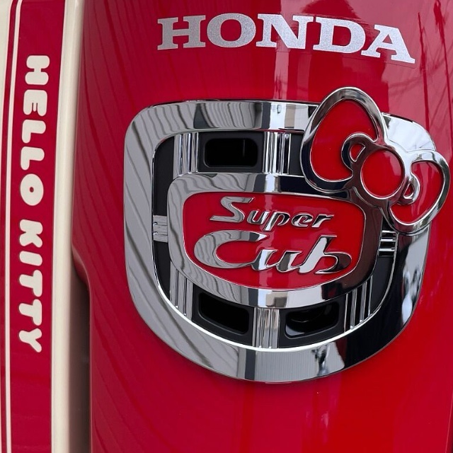 スーパーカブ110 HELLO KITTY 2024年モデル(赤)